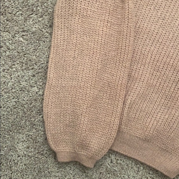 Cropped, bubble sleeves, rose pink sweater! - Picture 2 of 3